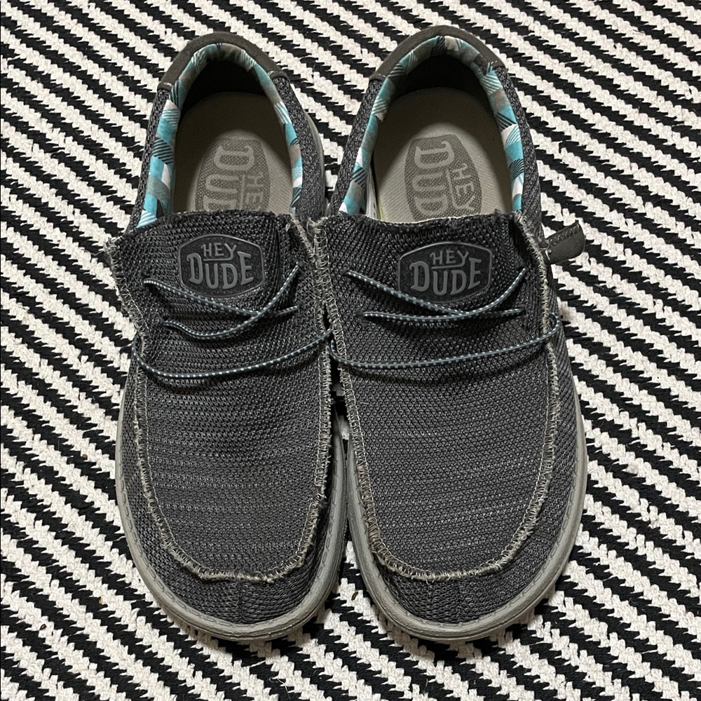 Hey Dudes Wally Sox Slip On Men’s Casual Shoes Charcoal with Teal Accents Size 8